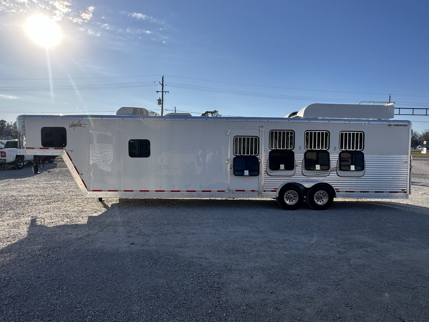 Used 2004 Merhow 4 Horse Gooseneck With Mid Tack Horse Trailer