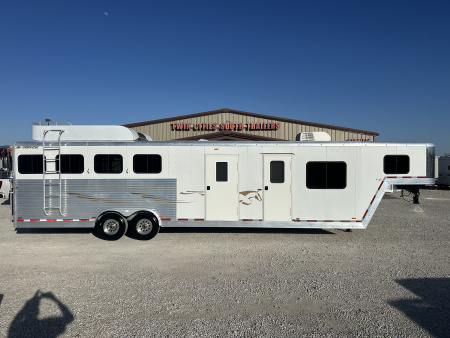 Used 2004 Merhow 4 Horse Gooseneck With Mid Tack Horse Trailer
