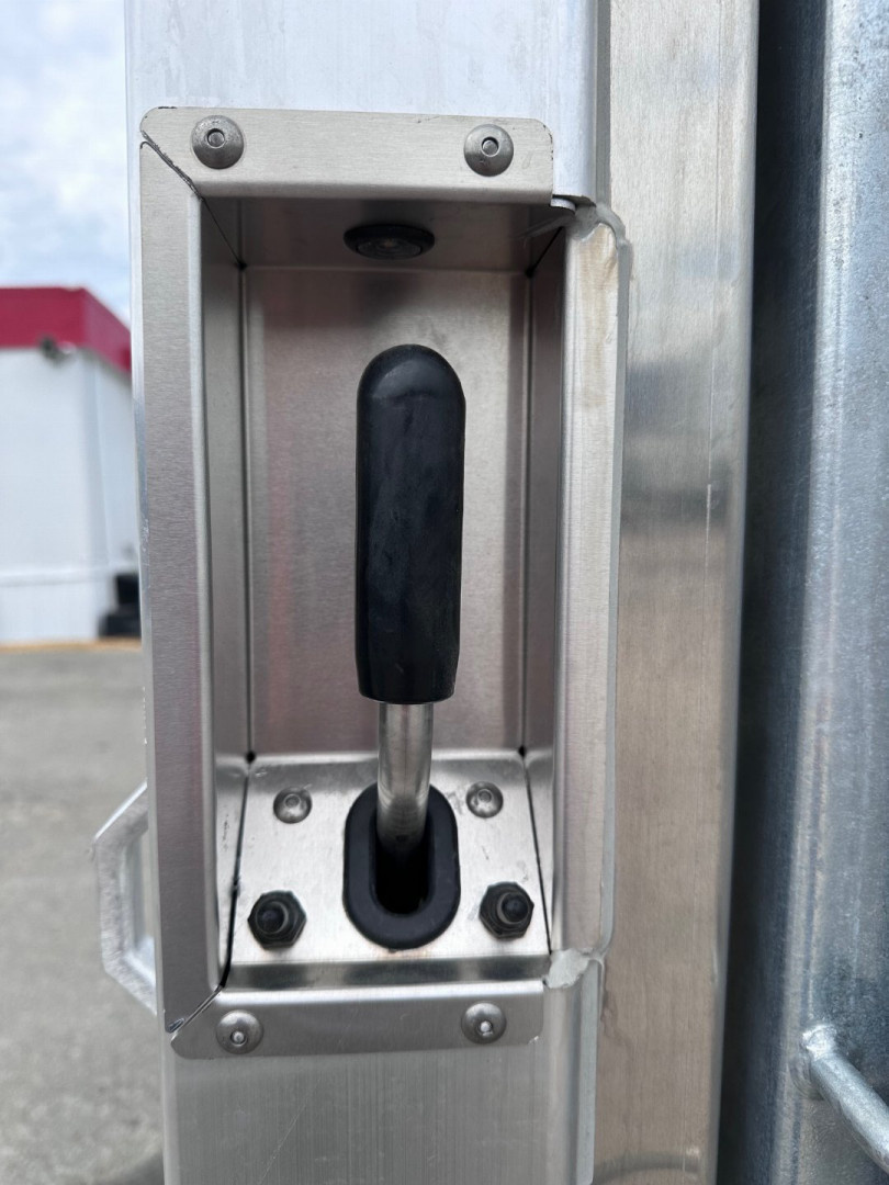 New 2027 EBY MAVERICK 24' Gooseneck Aluminum Stock Trailer w/ Rolling Gate