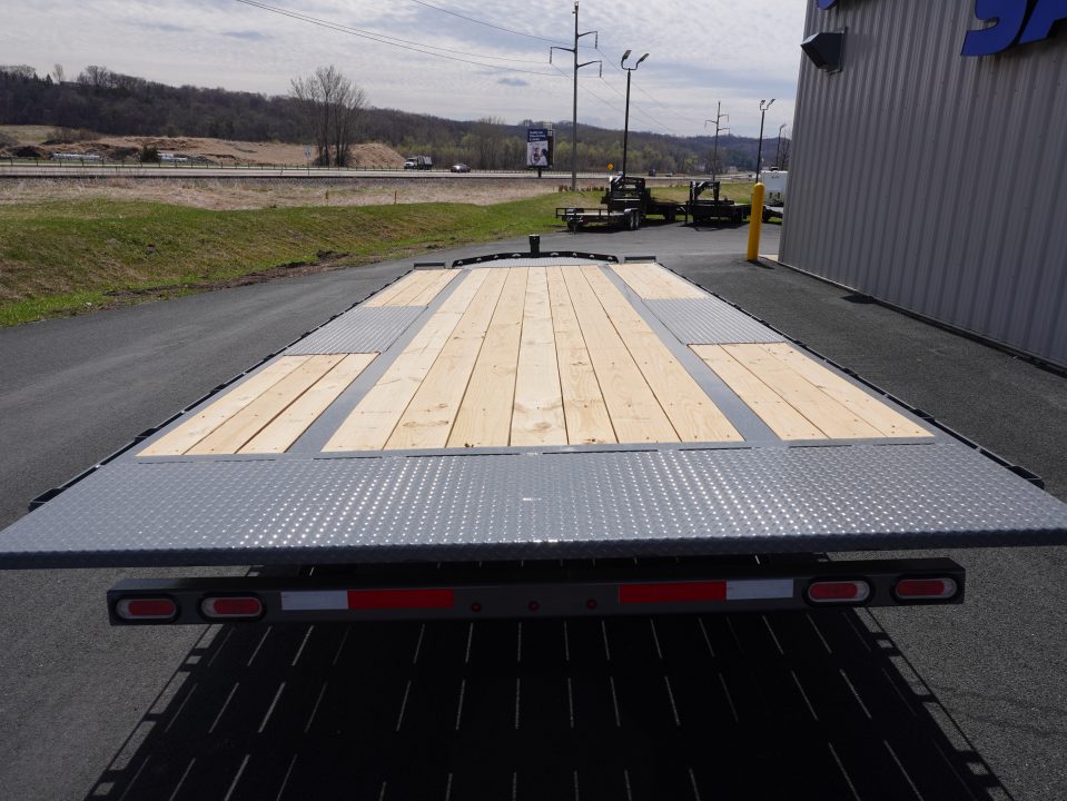 New 2026 Diamond C Trailers DET207 22ft Deckover Tilt Trailer