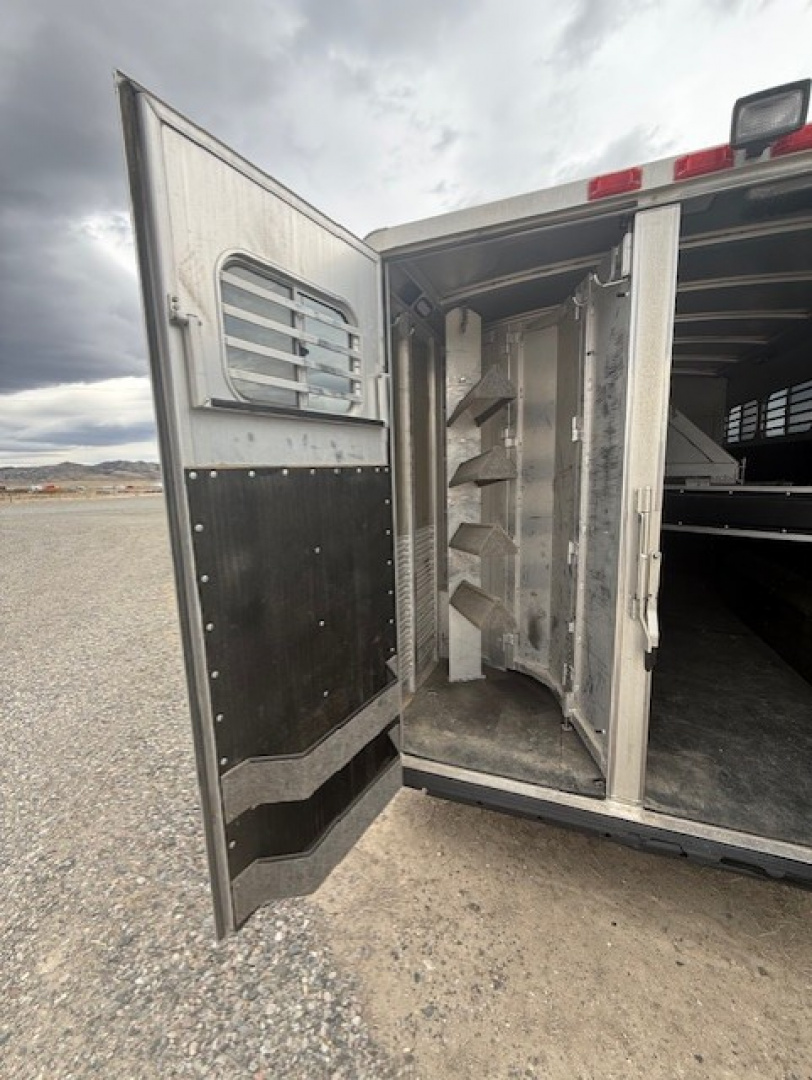 Used 2005 Platinum 4H Horse Trailer