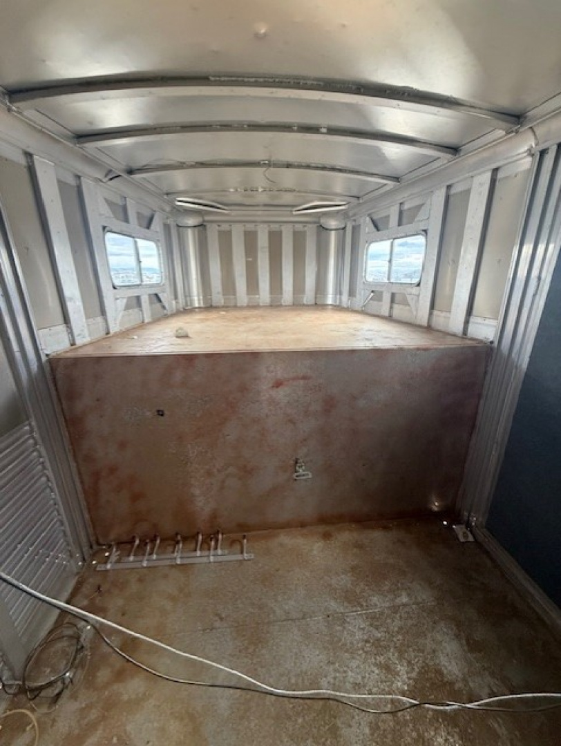 Used 2005 Platinum 4H Horse Trailer