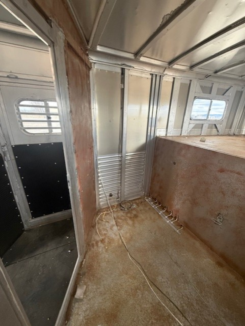 Used 2005 Platinum 4H Horse Trailer