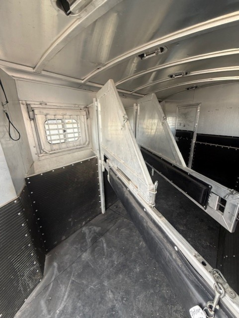 Used 2005 Platinum 4H Horse Trailer