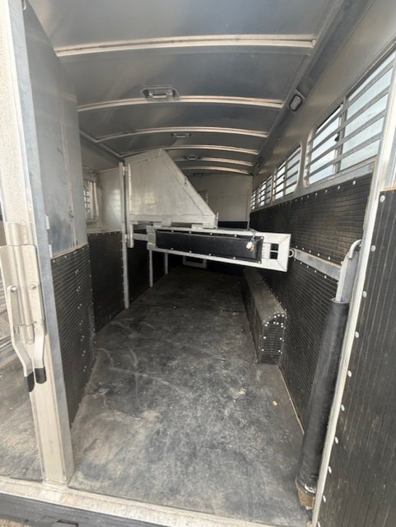 Used 2005 Platinum 4H Horse Trailer