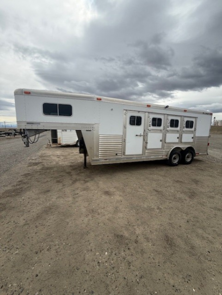 Used 2005 Platinum 4H Horse Trailer