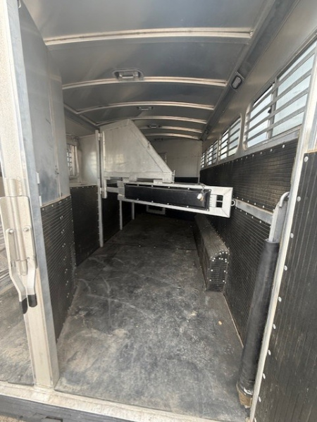 Used 2005 Platinum 4H Horse Trailer