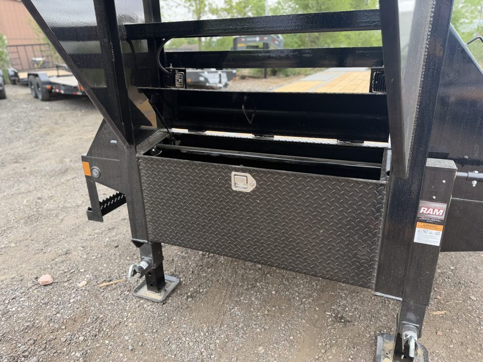 New 2026 Load Trail 8.5-32 Tandem Dual Gooseneck Deckover Equipment Hauler 24K GVWR