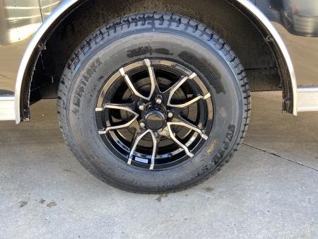 New United UJ-8.5X18 Enclosed Trailer