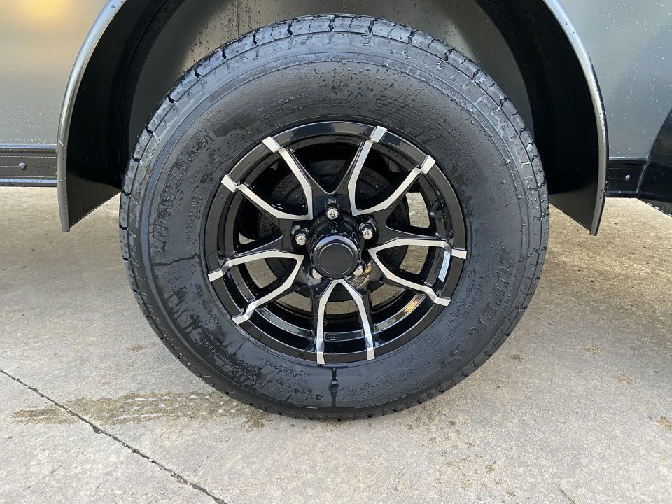 New United UJ-6X12 Enclosed Trailer