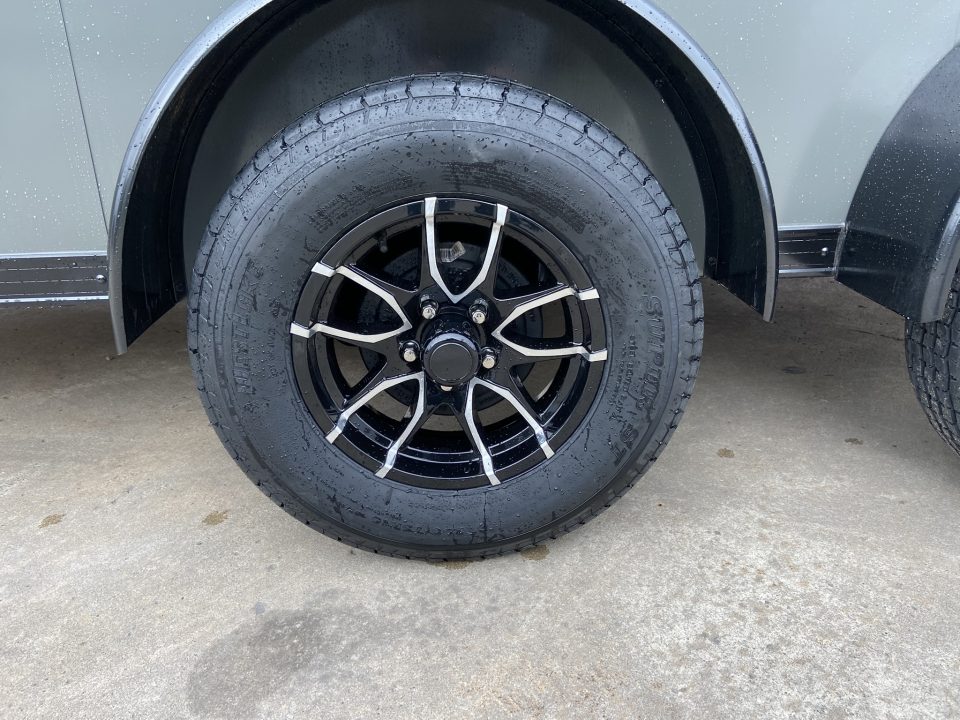 New United UJ-7X14 Enclosed Trailer