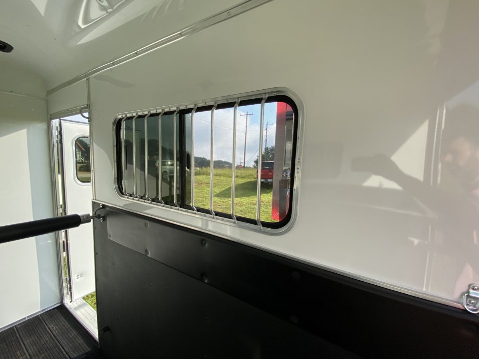New Homesteader 214FB 2 Horse Direct Load Warmblood Horse Trailer