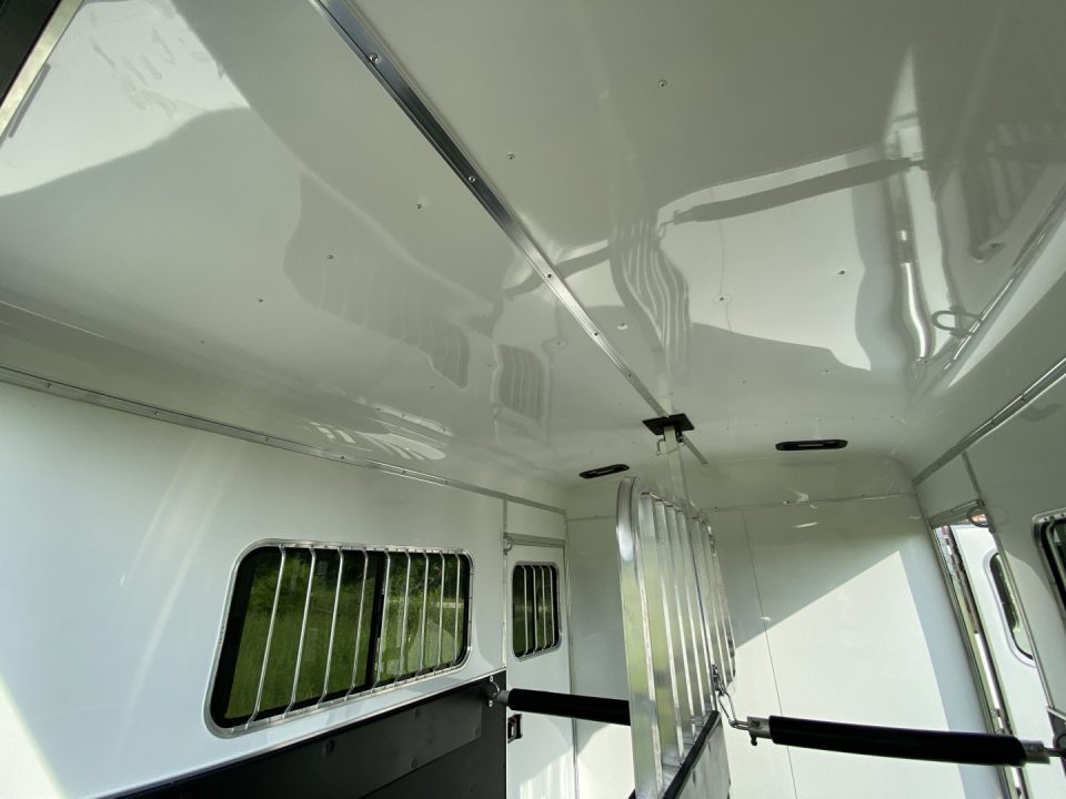 New Homesteader 214FB 2 Horse Direct Load Warmblood Horse Trailer