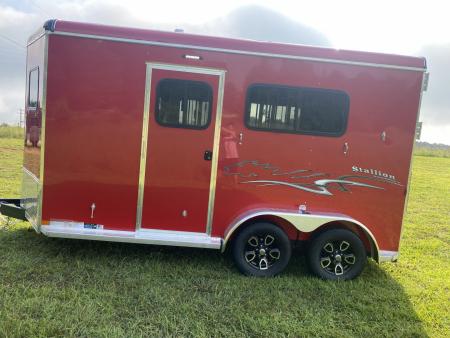 New Homesteader 214FB 2 Horse Direct Load Warmblood Horse Trailer