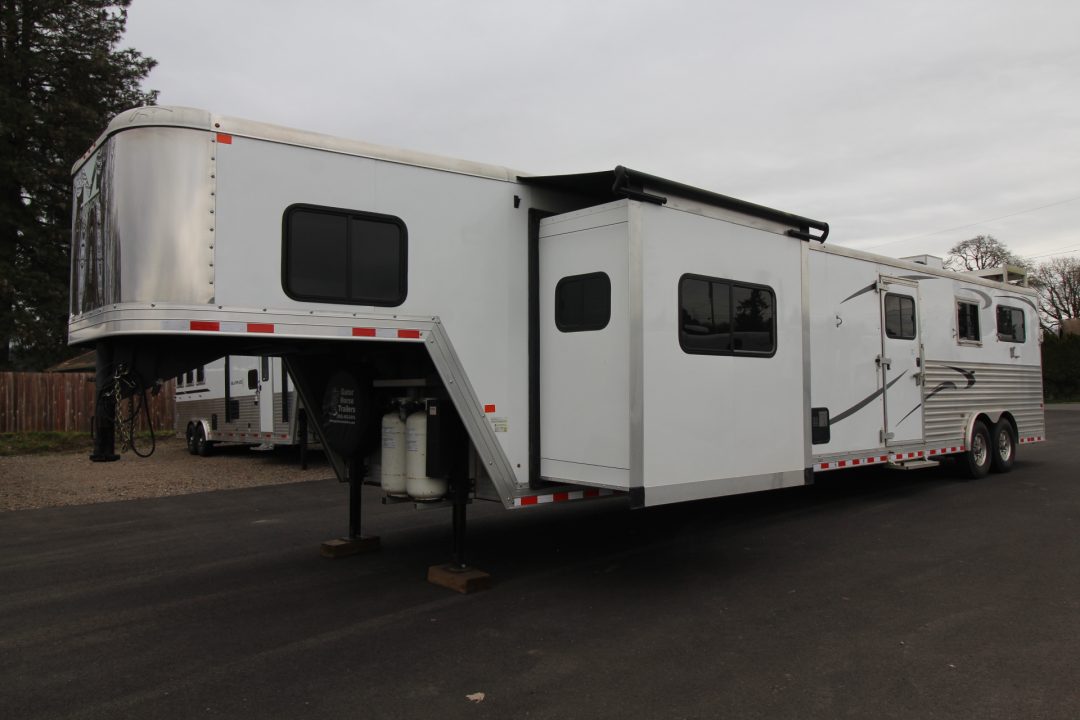 Used 2018 Merhow 8214 LQ - RARE 3+1 or 2+1 or 2 box stalls - w/ side & rear ramp -- BEAUTIFUL INTERIOR