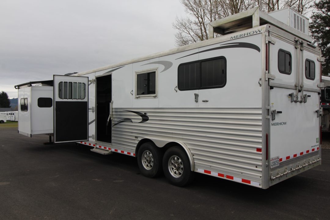 Used 2018 Merhow 8214 LQ - RARE 3+1 or 2+1 or 2 box stalls - w/ side & rear ramp -- BEAUTIFUL INTERIOR
