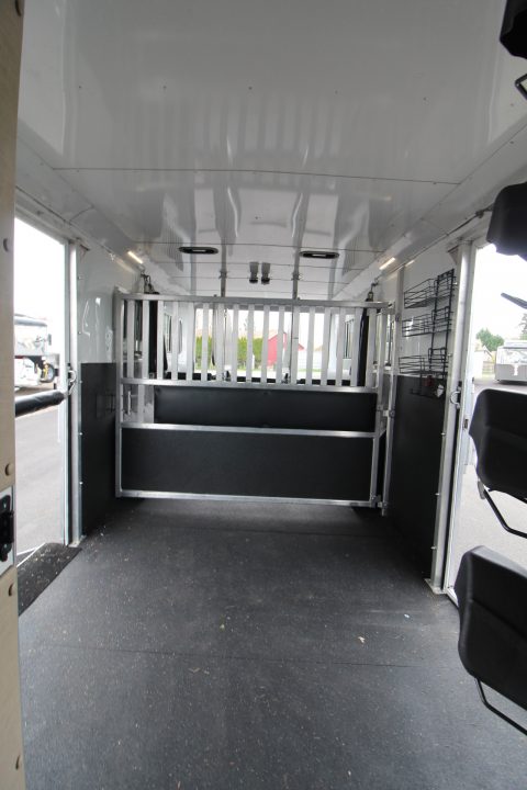 Used 2018 Merhow 8214 LQ - RARE 3+1 or 2+1 or 2 box stalls - w/ side & rear ramp -- BEAUTIFUL INTERIOR