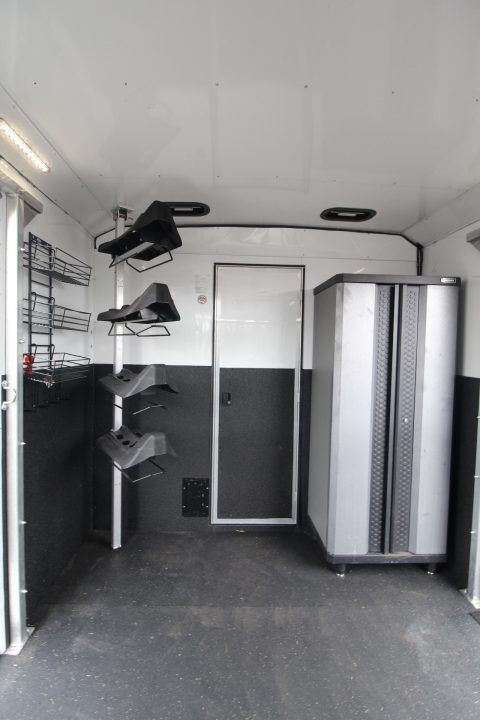 Used 2018 Merhow 8214 LQ - RARE 3+1 or 2+1 or 2 box stalls - w/ side & rear ramp -- BEAUTIFUL INTERIOR