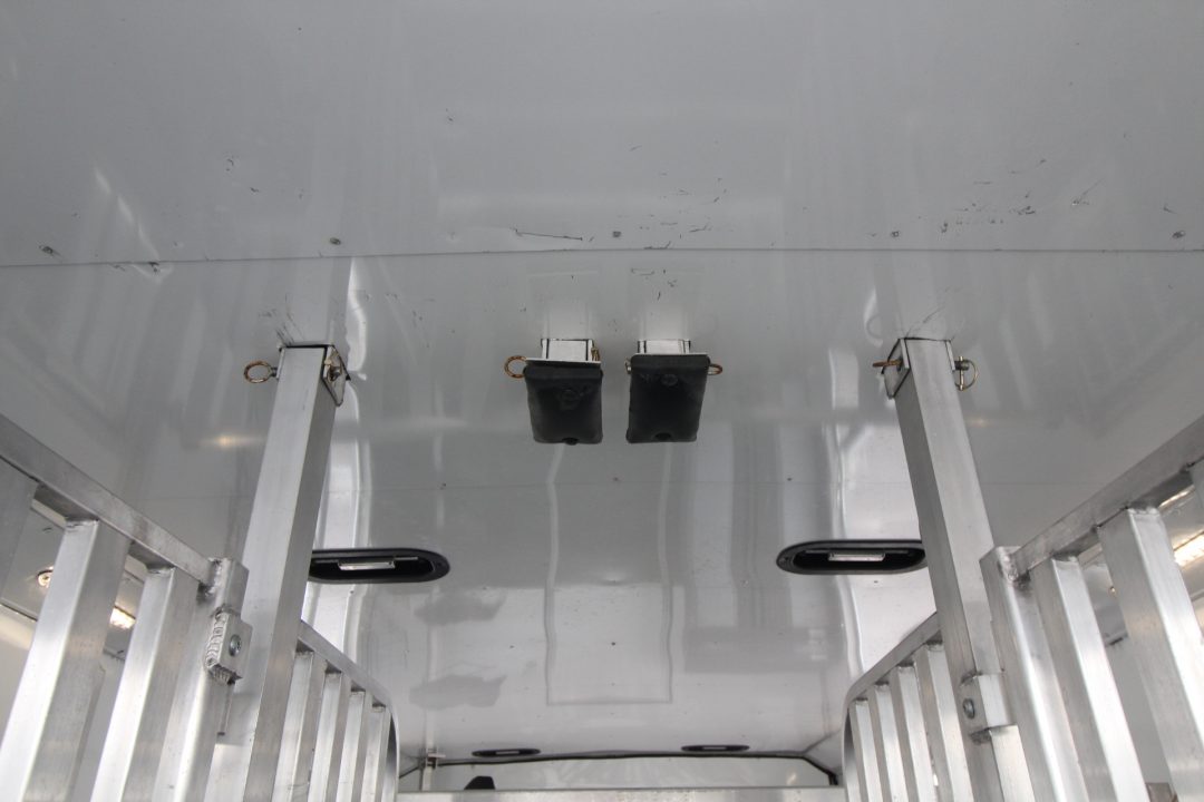 Used 2018 Merhow 8214 LQ - RARE 3+1 or 2+1 or 2 box stalls - w/ side & rear ramp -- BEAUTIFUL INTERIOR