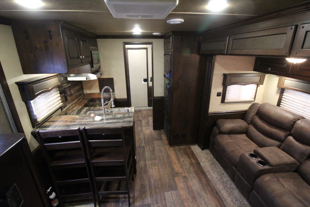 Used 2018 Merhow 8214 LQ - RARE 3+1 or 2+1 or 2 box stalls - w/ side & rear ramp -- BEAUTIFUL INTERIOR
