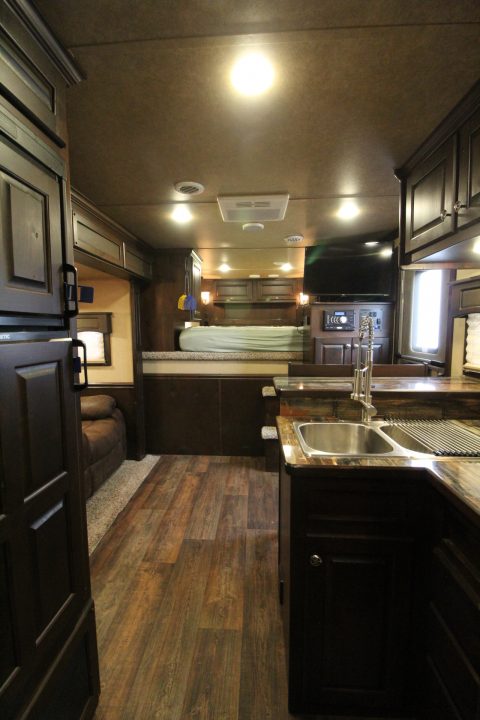 Used 2018 Merhow 8214 LQ - RARE 3+1 or 2+1 or 2 box stalls - w/ side & rear ramp -- BEAUTIFUL INTERIOR