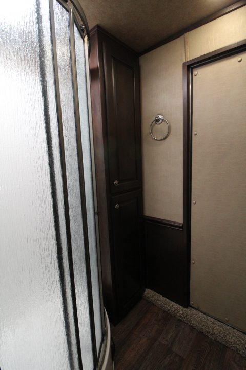 Used 2018 Merhow 8214 LQ - RARE 3+1 or 2+1 or 2 box stalls - w/ side & rear ramp -- BEAUTIFUL INTERIOR