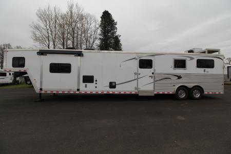 Used 2018 Merhow 8214 LQ - RARE 3+1 or 2+1 or 2 box stalls - w/ side & rear ramp -- BEAUTIFUL INTERIOR