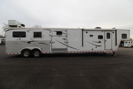 Used 2018 Merhow 8214 LQ - RARE 3+1 or 2+1 or 2 box stalls - w/ side & rear ramp -- BEAUTIFUL INTERIOR