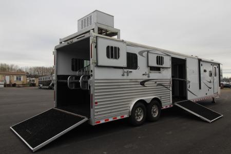 Used 2018 Merhow 8214 LQ - RARE 3+1 or 2+1 or 2 box stalls - w/ side & rear ramp -- BEAUTIFUL INTERIOR