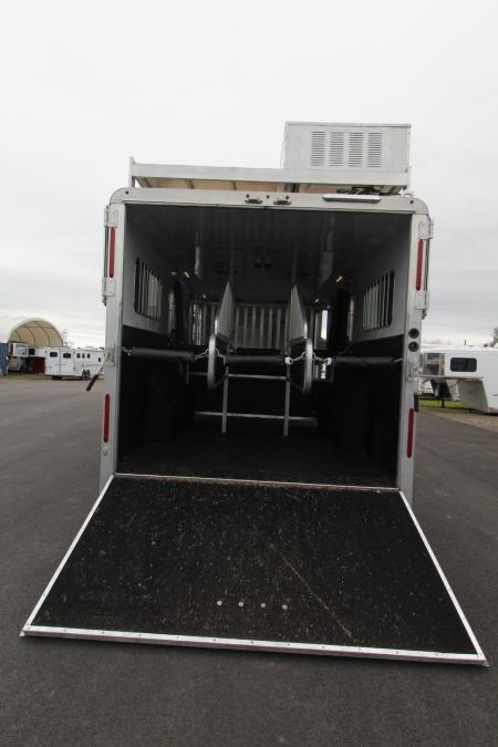 Used 2018 Merhow 8214 LQ - RARE 3+1 or 2+1 or 2 box stalls - w/ side & rear ramp -- BEAUTIFUL INTERIOR