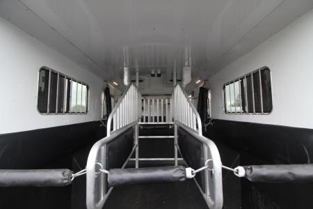 Used 2018 Merhow 8214 LQ - RARE 3+1 or 2+1 or 2 box stalls - w/ side & rear ramp -- BEAUTIFUL INTERIOR