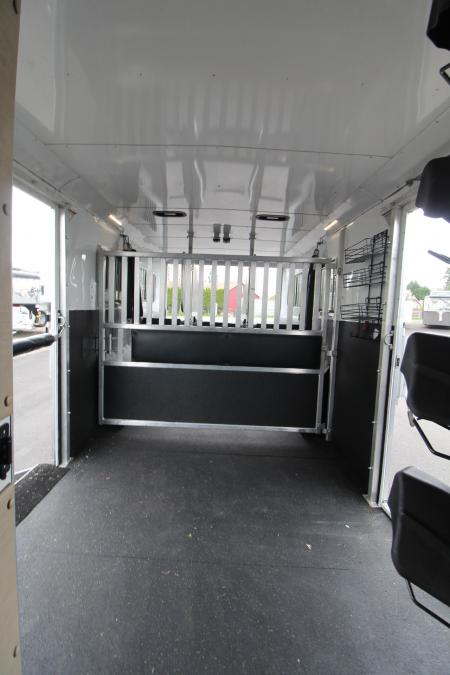 Used 2018 Merhow 8214 LQ - RARE 3+1 or 2+1 or 2 box stalls - w/ side & rear ramp -- BEAUTIFUL INTERIOR