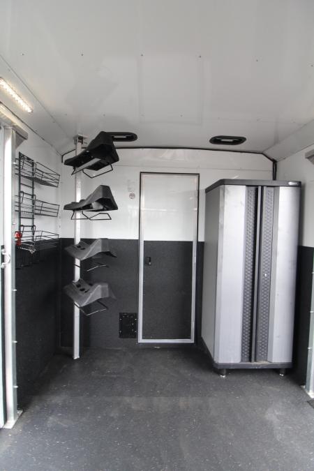 Used 2018 Merhow 8214 LQ - RARE 3+1 or 2+1 or 2 box stalls - w/ side & rear ramp -- BEAUTIFUL INTERIOR