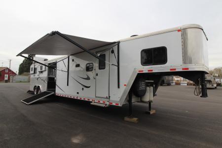 Used 2018 Merhow 8214 LQ - RARE 3+1 or 2+1 or 2 box stalls - w/ side & rear ramp -- BEAUTIFUL INTERIOR
