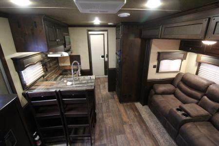 Used 2018 Merhow 8214 LQ - RARE 3+1 or 2+1 or 2 box stalls - w/ side & rear ramp -- BEAUTIFUL INTERIOR