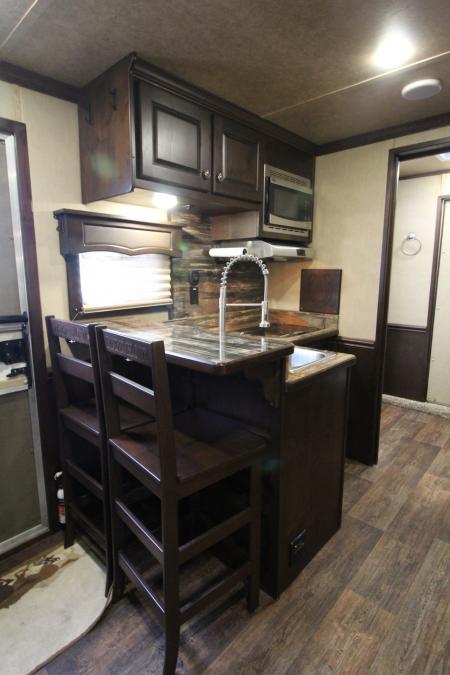 Used 2018 Merhow 8214 LQ - RARE 3+1 or 2+1 or 2 box stalls - w/ side & rear ramp -- BEAUTIFUL INTERIOR