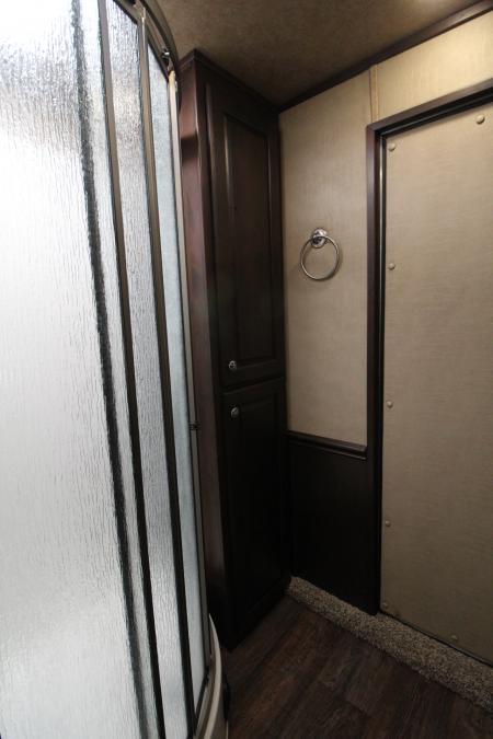 Used 2018 Merhow 8214 LQ - RARE 3+1 or 2+1 or 2 box stalls - w/ side & rear ramp -- BEAUTIFUL INTERIOR