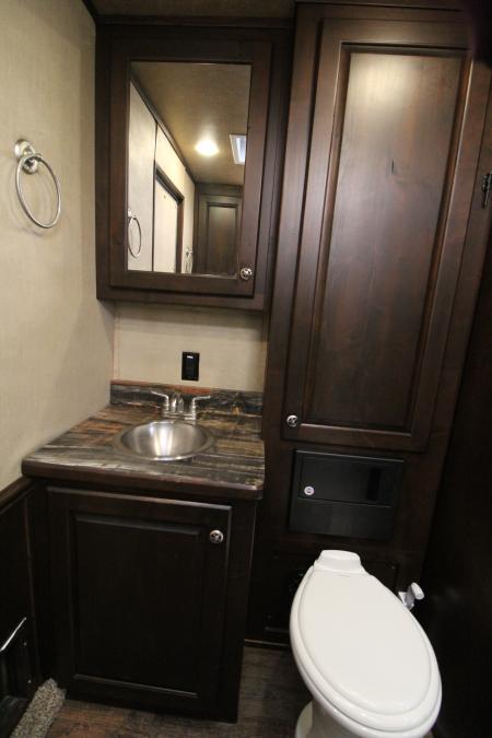 Used 2018 Merhow 8214 LQ - RARE 3+1 or 2+1 or 2 box stalls - w/ side & rear ramp -- BEAUTIFUL INTERIOR