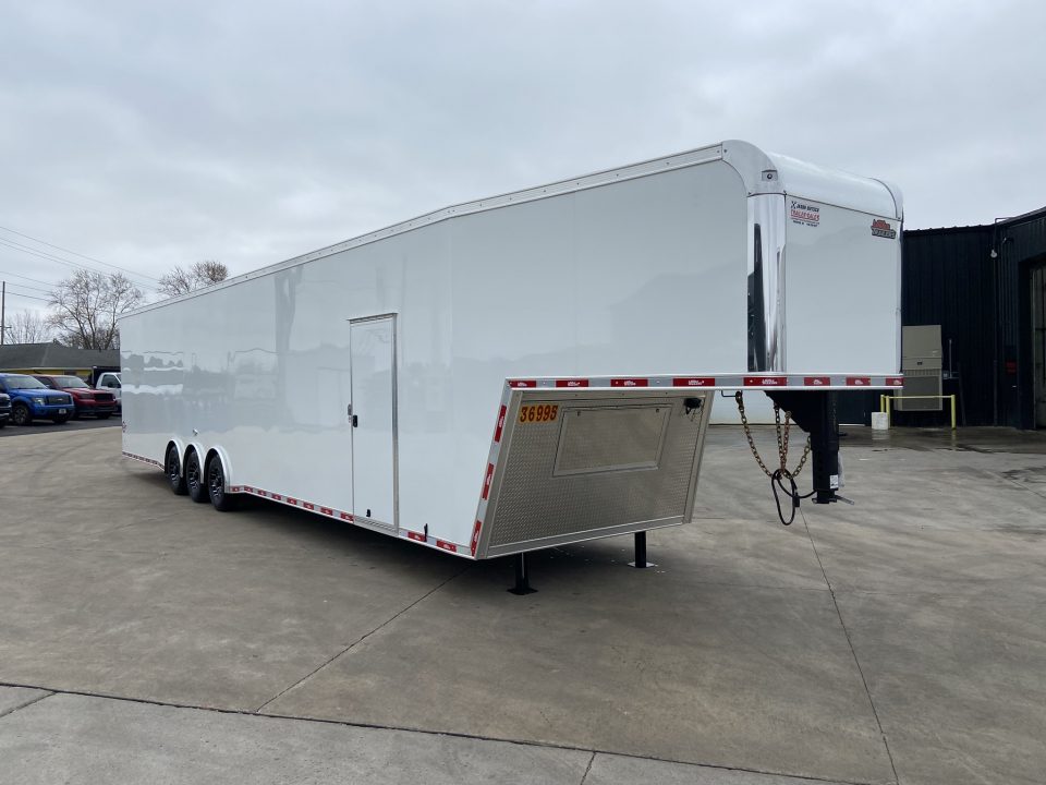 New United UXGN-8.5X46 Car Trailer
