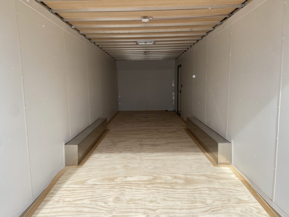 New United UAT CLA-8.5X28 Racing Trailer