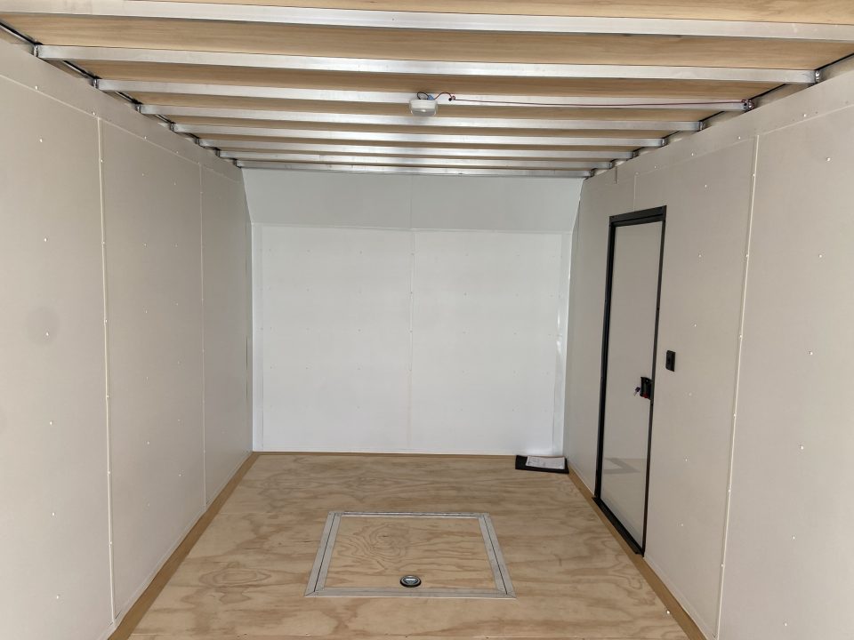 New United UAT CLA-8.5X28 Racing Trailer