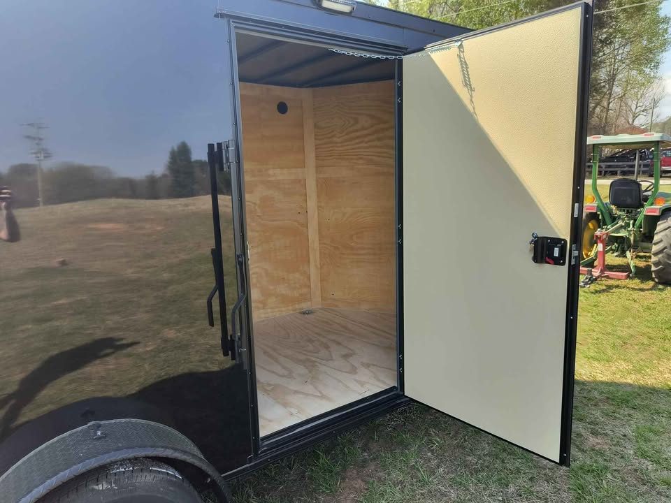 New DIAMOND CARGO 6 x 12 SA Cargo / Enclosed Trailer