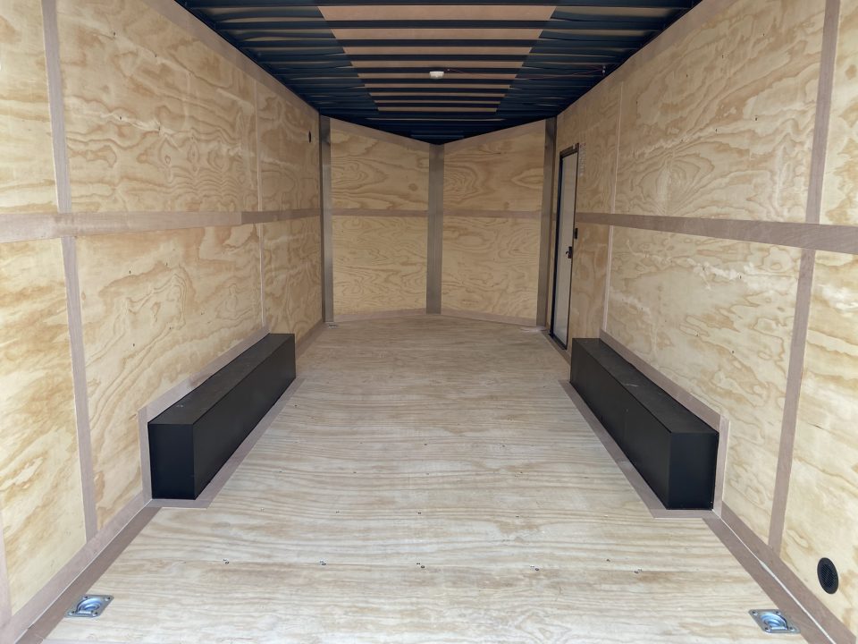 New United UJ-8.5X18 Enclosed Trailer