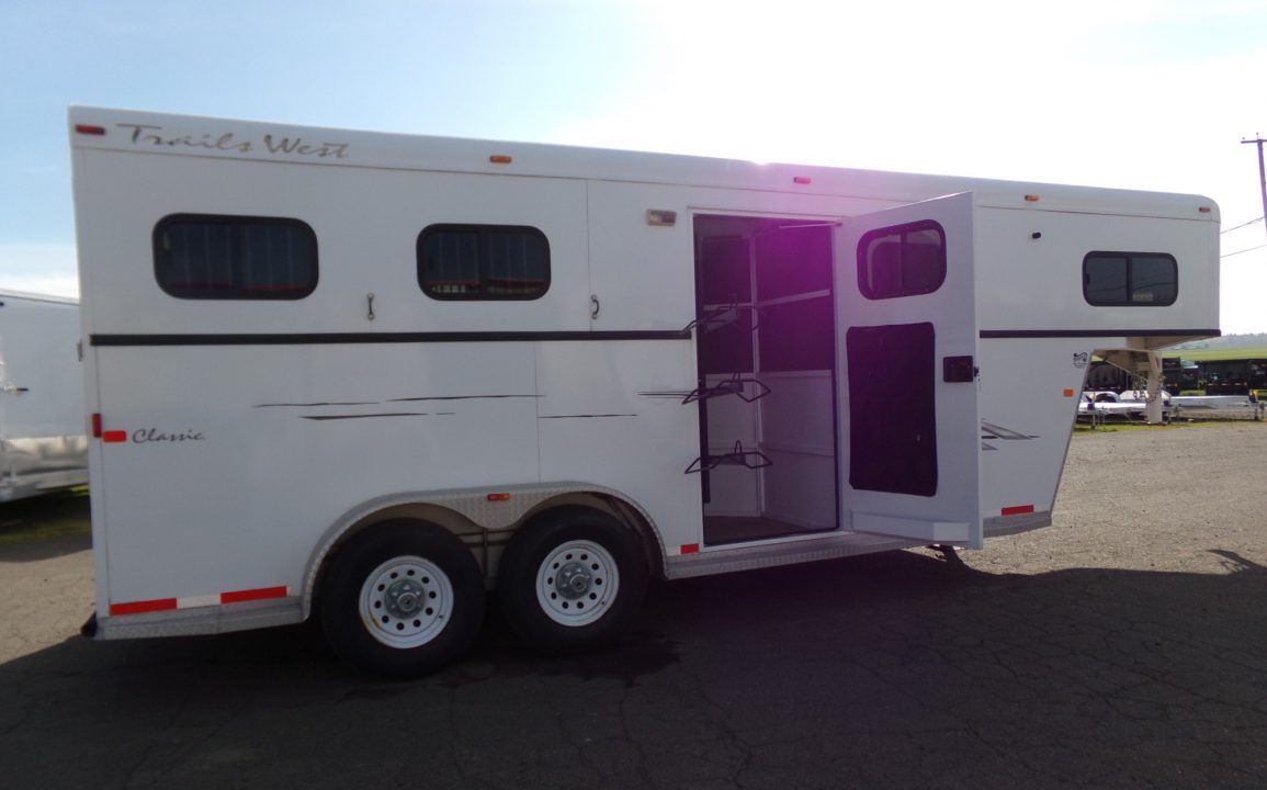 Used 2008 Trails West Classic 2H GN 5x5 Horse Trailer
