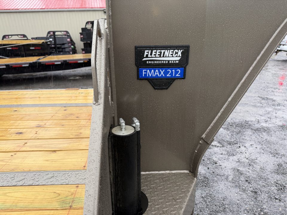 New 2026 Diamond C FMAX212 GOOSENECK TRAILER HYDRO DOVE & JACKS ALUMINUM OUTER RIMS