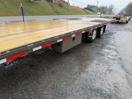 New 2026 Diamond C FMAX212 GOOSENECK TRAILER HYDRO DOVE & JACKS ALUMINUM OUTER RIMS