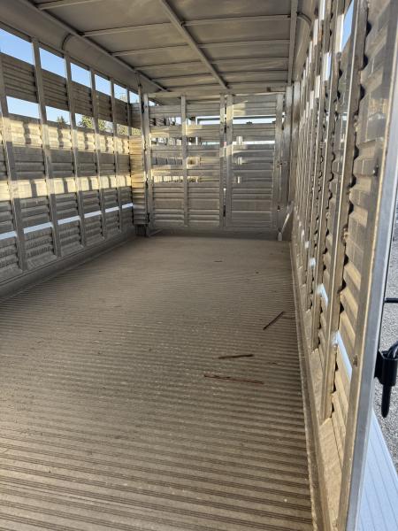 Used 2000 Kiefer Manufacturing A2G728 Gooseneck Bodies