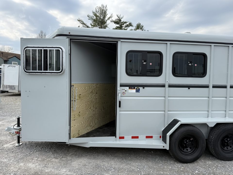 New 2026 Valley Trailers 3 Horse Slant Load w/ Ramp 7'6" Tall