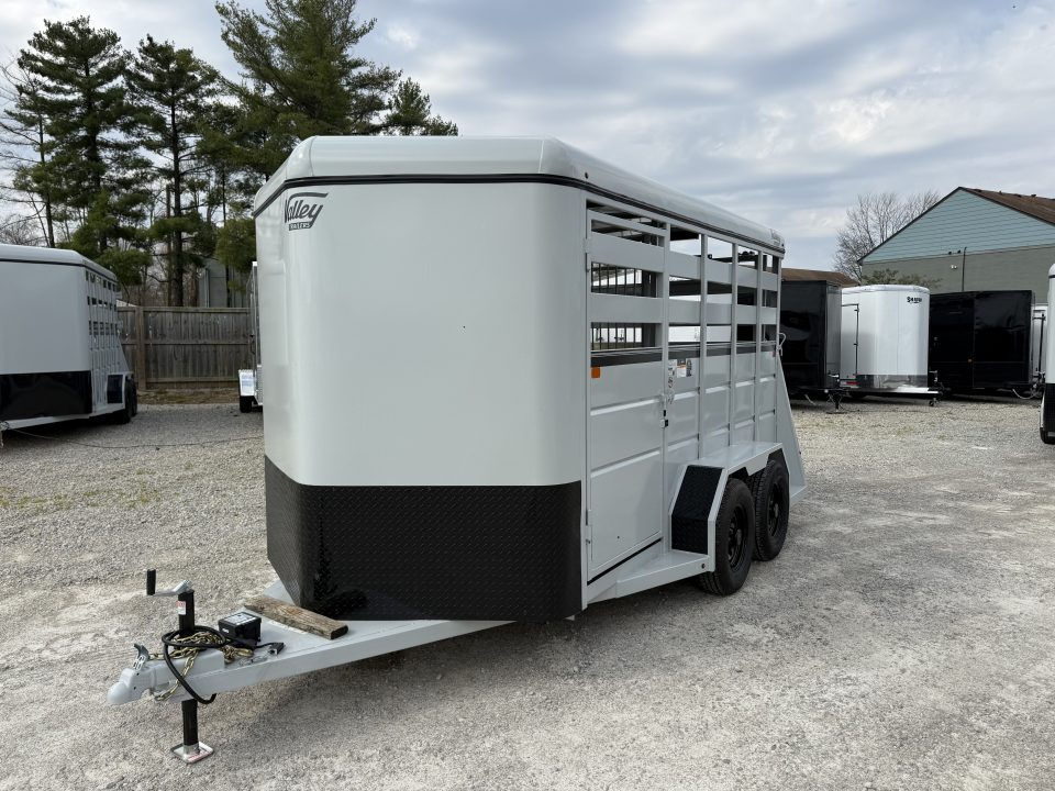 New 2026 Valley Trailers 2 Horse Slant Load Deluxe 7' Tall