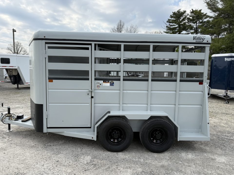New 2026 Valley Trailers 2 Horse Slant Load Deluxe 7' Tall